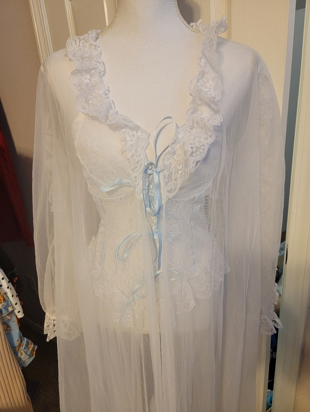 1980s Bridal Peignoir Set Excellent - Picture 4 of 16